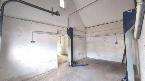 Garage mit Hebebühne - Mehrfamilienhaus, Wohnhaus mit 400,00 m&sup2; in Kirchlengern zum Kaufen