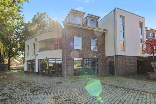 Neubau mit Restaurant - 