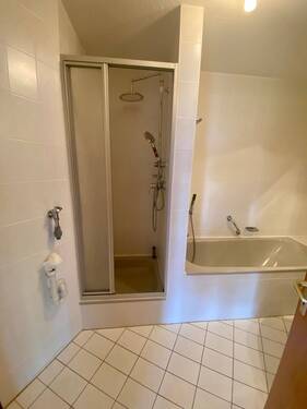 Dusche Badewanne.jpeg - 