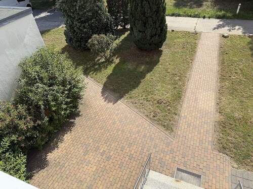 Blick aus dem verglastem Balkon - 