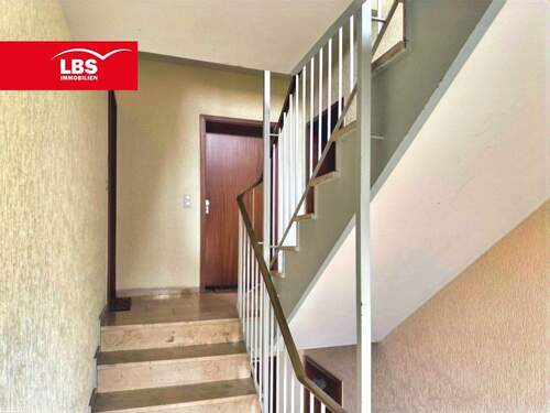 Treppenhaus - Etagenwohnung mit 51,10 m&sup2; in Oberhausen zum Kaufen