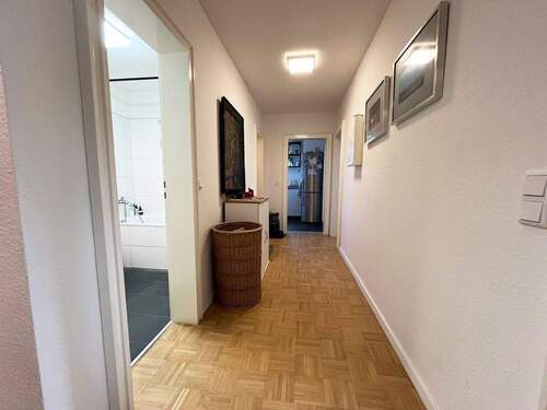 Flur - Etagenwohnung mit 76,00 m&sup2; in Köln zur Miete