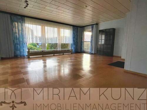 Wohnzimmer mit Terrassenzugang_5104_MiriamKunz-Immobilienmanagement.jpg - 
