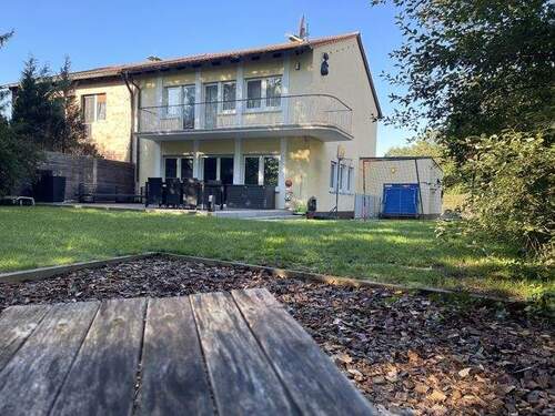 Rückansicht 2 - 4 Zimmer Doppelhaushälfte zum Kaufen in Fürth
