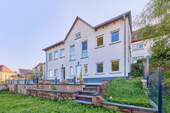Rückansicht - Frisch saniertes Einfamilienhaus in zentraler Stadtlage