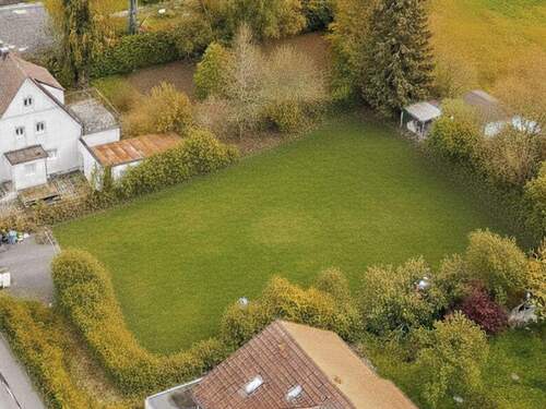 Jahreszeit KI generiert - Grundstück in München