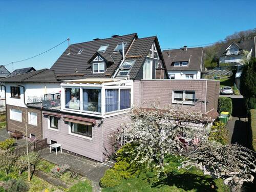 Außenansicht vom Wohnhuas - Einfamilienhaus mit 194,00 m² in Reichshof zum Kaufen