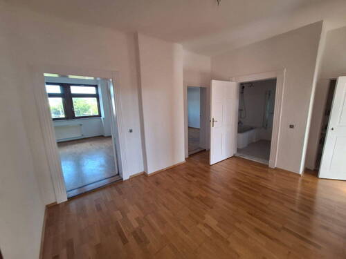 Flur - 5 Zimmer Etagenwohnung in Halle OT Ammendorf