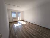Wohnzimmer - 3 Zimmer Etagenwohnung zur Miete in Regis-Breitingen