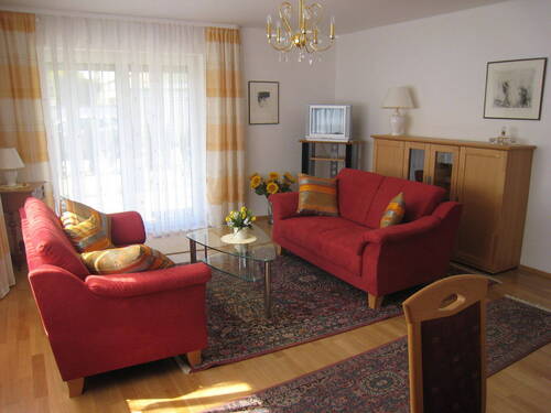 Wohnzimmer - 2 Zimmer Etagenwohnung zur Miete in Frankfurt am Main