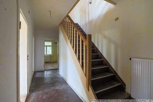 Flur im Erdgeschoss - 6 Zimmer Doppelhaushälfte zum Kaufen in Kamenz