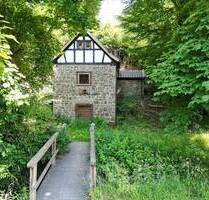 Backes mit Charakter: Naturstein, Waldgrundstück & Tradition - Reichshof