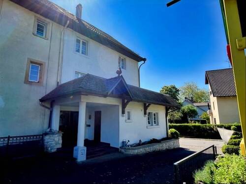 Blick Zufahrt, EIngangsbereich - 5 Zimmer Doppelhaushälfte zum Kaufen in Küssaberg