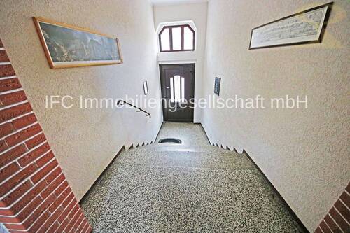 Treppenhaus / Hauseingang - 