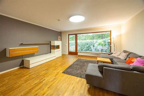 Wohnzimmer - 6 Zimmer Doppelhaushälfte zum Kaufen in Hamburg