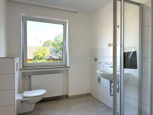 Badezimmer mit Waschmaschinenanschluss - 