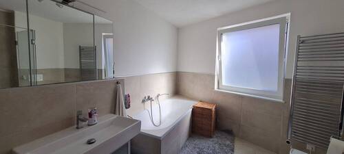 Teilansicht vom Badezimmer .jpg - 