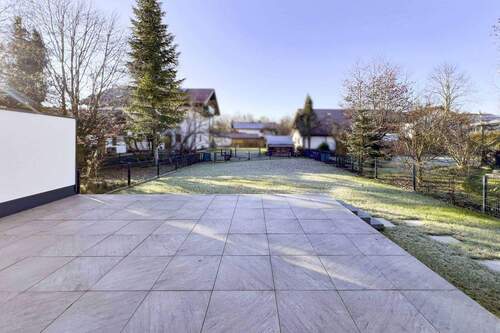 Terrasse + Garten - Erstbezug: Hochmoderne DHH mit Energieausweis A+ mit Traumgarten inkl. 4 Stellplätzen!