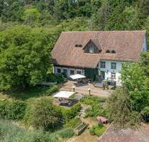 Alleinlage... soweit weit das Auge reicht! Traumhaftes Landhaus inkl. Pferdeboxen mit 94.000 qm Wiese & Natur! - Küssaberg Küßnach