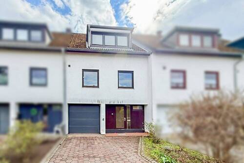Vorderansicht mit Garage - 3 Zimmer Reihenmittelhaus zum Kaufen in Lübeck