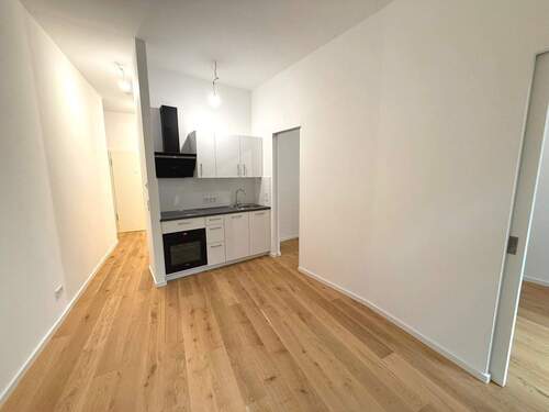 Wohnbereich mit Einbauküche - Etagenwohnung mit 45,00 m² in München zum Kaufen