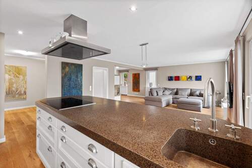 Wohnzimmer EG - Exklusives Zweifamilienhaus mit großzügigen Garten und vielseitigen Nutzungsmöglichkeiten.