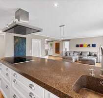 Exklusives Zweifamilienhaus mit großzügigen Garten und vielseitigen Nutzungsmöglichkeiten. - Langenfeld Wiescheid