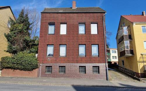 Objektansicht - 9 Zimmer Mehrfamilienhaus, Wohnhaus zum Kaufen in Schöningen