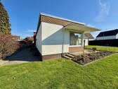 Hausansicht und Garten - Bungalow mit 114,70 m&sup2; in Fröndenberg/Ruhr zum Kaufen