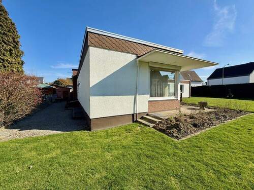 Hausansicht und Garten - Bungalow mit 114,70 m&sup2; in Fröndenberg/Ruhr zum Kaufen