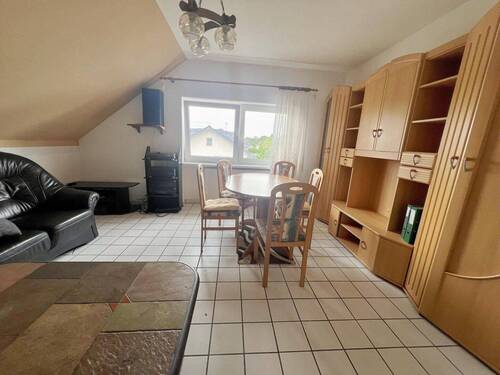 Wohnzimmer - Helle & Top geschnittene DG Wohnung mit EBK & Stellplatz in Sankt Augustin Buisdorf