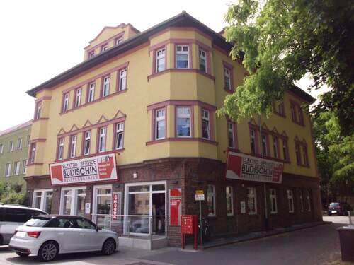 Gebäudeansicht Straßenseite.JPG - gemütliche 3-Raum Maisonette-Wohnung mit Balkon im Dachgeschoss