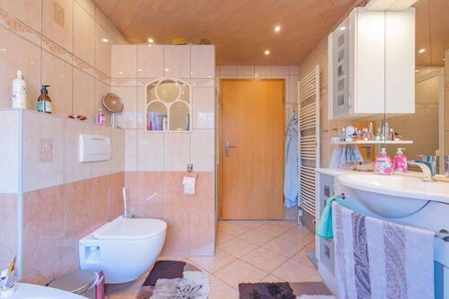 Vollbad mit Dusche - 