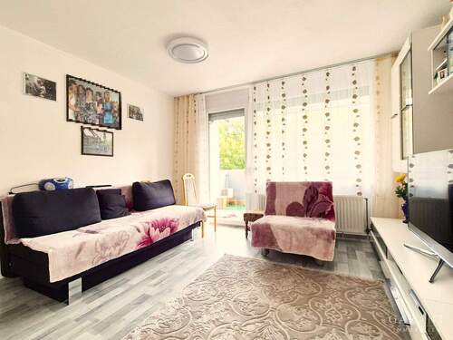 Wohnzimmer 2 - 3 Zimmer Etagenwohnung zum Kaufen in Bad Friedrichshall