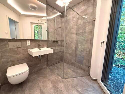 En-Suite Bad im EG - 
