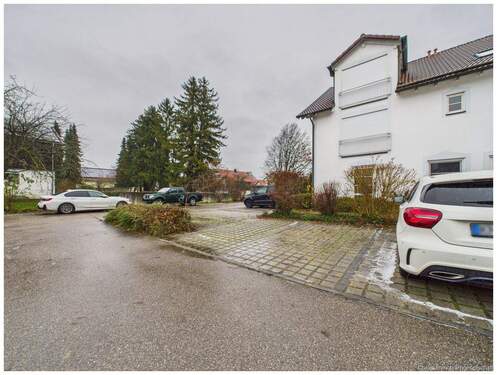 Oberirdischer Stellplatz - 