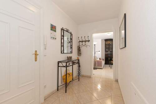 Der breite Eingangsbereich - 2 Zimmer Etagenwohnung in Binz