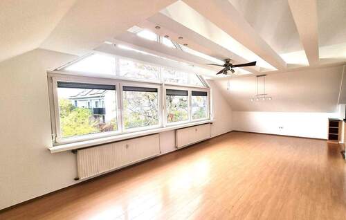 Wohnzimmer - Schöne helle 3-Zimmer Wohnung mit Carport u. Gartenanteil