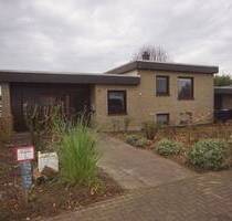Geestland-Langen REH mit Split-Level-Bauweise, Garage und Garten in ruhiger Wohnlage