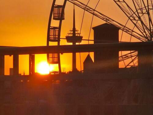 Riesenrad und Fernsehturm.jpg - 1 Zimmer Gewerbeobjekt (Büro, Produktion, Verkauf) in Köln