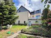Hinterhaus - Vermietetes Zweifamilienhaus mit Halle und Nebenräumen in Kretz!