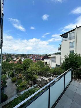 Terrasse mit Sicht - Exklusive Eigentumswohnung in begehrter Bestlage von Freiburg