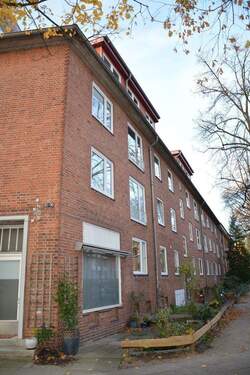 Hausansicht - 2 Zimmer Etagenwohnung zum Kaufen in Hamburg