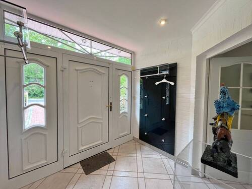 Eingangsbereich - 8 Zimmer Einfamilienhaus zum Kaufen in Syke