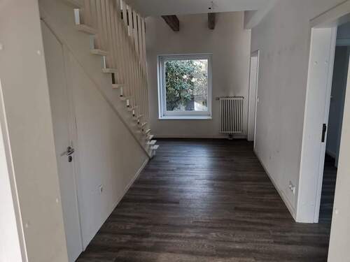 Erdgeschossflur - Einfamilienhaus mit 180,00 m&sup2; in Buxtehude zur Miete