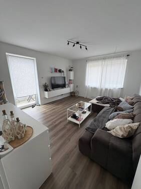 Wohnzimmer - Bad Brückenau! Gepflegte 2-Zimmer-Wohnung mit Balkon WE42