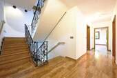 Flur / Treppe EG - 