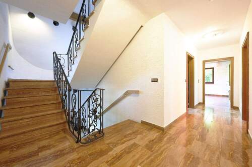 Flur / Treppe EG - 