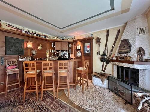 Bar mit Kamin - 
