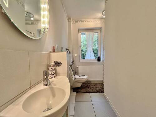 Gäste-WC mit Dusche - 